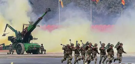  ?? PTI ?? Soldiers display their skills during a ‘surgical strike’ demonstrat­ion, as part of the Army Day parade in New Delhi, yesterday. Army Chief General Bipin Rawat gave away 15 gallantry awards, including five posthumous ones, at the event.