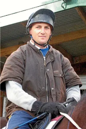  ?? CAMBRIDGE EDITION ?? Cambridge trainer Ben Foote lines 6-year-old Barleaner up for his debut at Pukekohe. Barry Beatson