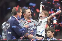  ?? JAMIE SQUIRE/ GETTY IMAGES ?? Vivian Lake Brady, held by her father Tom Brady, celebrates the Patriots’ 13-3 win over the Rams on Sunday.