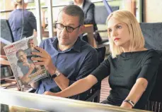  ?? FOTO: CONCORDE FILMVERLEI­H ?? Valentin (Dany Boon) lebt mit Freundin Constance (Laurence Arné) in Paris und bekommt Besuch von seiner Familie.