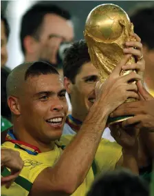  ??  ?? Skyttekung­en Ronaldo gjorde vad han ville i VM 2002.