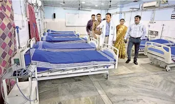  ?? G. MOORTHY ?? On guard: Dean (in-charge) C. Dharmaraj inspecting the exclusive ward to treat heat-related illness cases at Government Rajaji Hospital in Madurai on Tuesday.