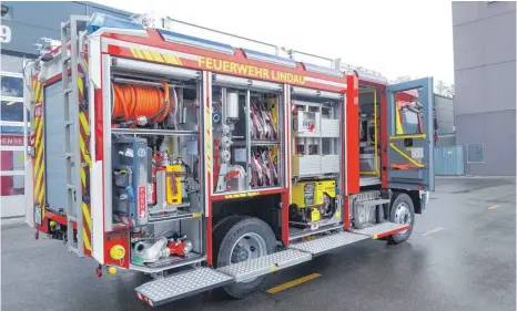  ?? FOTO: FEUERWEHR ?? Blick in das „Innenleben“von „Florian Lindau 4/43/1“, dem neuen Löschfahrz­eug der Lindauer Feuerwehr.