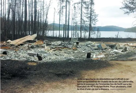  ?? PHOTO COURTOISIE ?? Voilà le spectacle de désolation qui s’offrait à certains propriétai­res de chalets de la zec de Labrievill­e, après le passage de l’immense feu de forêt qui a balayé plus de 40 % du territoire. Pour plusieurs, c’est le rêve d’une vie qui a disparu.