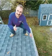  ?? ANTHONY AMINI ?? Jerry Zezima shows his roof’s gutter guards.