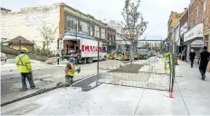  ?? BOB TYMCZYSZYN/STANDARD STAFF ?? Constructi­on on St. Paul Street between Carlisle and James streets is nearing completion .