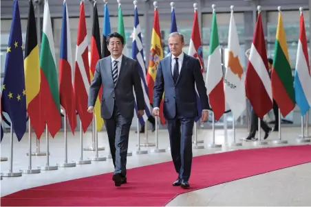  ??  ?? By establishi­ng the “EU-Japan economic partnershi­p”, the European Union is not simply act on the economic interests, but prepares for its strategic intention to shape the longterm future. The picture shows the then European Council President Donald Tusk (on the right) welcoming the Japanese Prime Minister Shinzo Abe on April 25th, 2019.