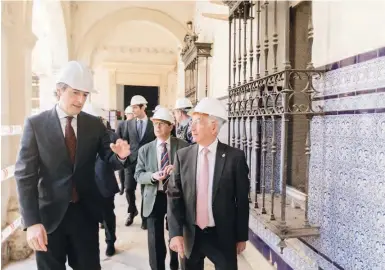  ?? Foto: Provinzreg­ierung ?? Die Anerkennun­g wurde Iñigo de la Serna dafür zuteil, dass sein Ministeriu­m die Restarurie­rung des ehemaligen Hospital Provincial in Almería finanziell unterstütz­t.