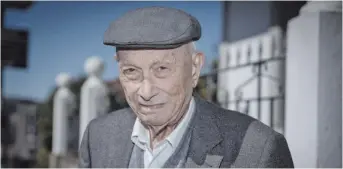  ?? [PACO RODRÍGUEZ] ?? La gran pasión de Manuel Federico Quintáns, negreirés de 102 años, es la lectura