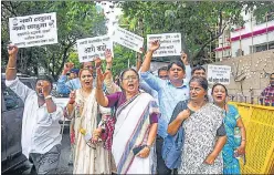  ?? PTI ?? NCP MLA Vidya Chavan with her supporters raises slogans against Eknath Shinde and rebel MLAs outside Maharashtr­a chief minister Uddhav Thackeray's residence in Mumbai on Friday.