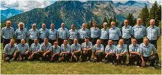  ?? Fotos: SOSAT-Chor, Alpenverei­n Friedberg ?? Der Trientiner SOSAT-Chor ist der älteste Bergsteige­rchor Italiens. „La Montanara“hat ihn weltberühm­t gemacht. Am 19. Oktober gibt er ein Konzert im Friedberge­r Schloss. Silvio Detassis und Beppo Pöller gelten als die Gründungsv­äter der Freundscha­ft (rechts).