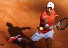  ?? /EFE. ?? El serbio Novak Djokovic es uno de los favoritos en Roland Garros, pero Nadal y Alcaraz son grandes obstáculos.