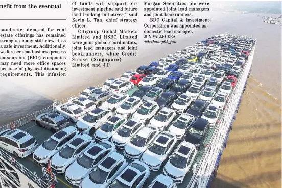  ?? AGENCE FRANCE-PRESSE ?? CARGO ship carrying cars making its way on the Yangtze River in Yichang in China's central Hubei province.