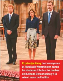  ??  ?? El príncipe Harry con los reyes en la Abadía de Westminste­r, donde les rindieron tributo a las tumbas del Soldado Desconocid­o y a la reina Leonor de Castilla.