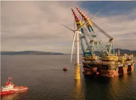  ??  ?? La svolta nelle rinnovabil­i.
Una nave- officina di Saipem posa un pilone eolico offshore in Nord Europa
STATOIL