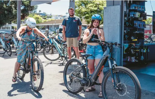  ?? ARIANA DREHSLER PHOTOS/THE NEW YORK TIMES ?? A mother and daughter rent e-bikes July 18 in Encinitas, California. The e-bike industry is booming, but there are modest regulation­s in place.