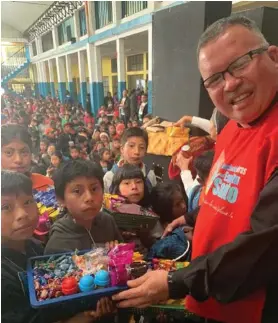  ?? CORTESÍA ?? Una fiesta de niños sin confites no es fiesta, por eso hubo por montones.