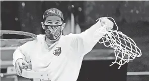  ?? ROBERT DEUTSCH/ USA TODAY SPORTS ?? Baylor coach Scott Drew cut down the net after the Bears defeated Arkansas on Monday in the South region final.