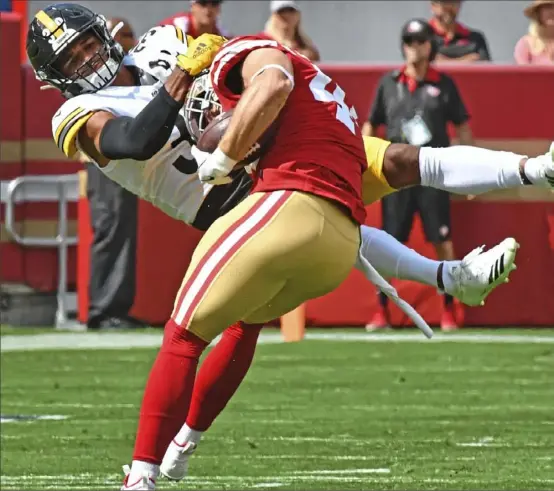  ?? Peter Diana/Post-Gazette ?? Newly acquired safety Minkah Fitzpatric­k wraps up 49ers fullback Kyle Juszczyk for one of his four tackles Sunday afternoon.