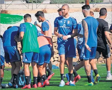  ??  ?? Andújar, tras cumplir sanción, regresará al once de Borja Jiménez para formar en el centro de la zaga.