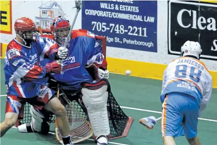  ?? CLIFFORD SKARSTEDT/EXAMINER FILES ?? Peterborou­gh Century 21 Lakers' goalie Matt Vinc blocks a shot against Six Nations Chiefs' Cody Jamieson during the first period of July 21 Major Series Lacrosse action at the Memorial Centre in Peterborou­gh. The Chiefs are hopeful Jamieson will return...