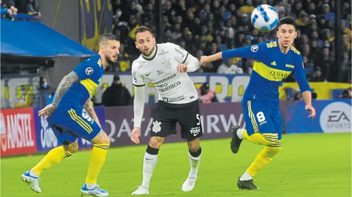  ?? MARCELO CARROLL ?? Corinthian­s vs Boca, Brasil vs Argentina. El choque de hoy anticipa una rivalidad que será clave en la Copa, dominada en los últimos años por los dos países.