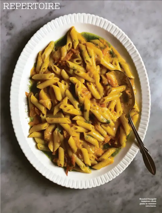  ?? Courtesy Jessica Battilana ?? Roasted Sungold tomatoes cloak pasta in summer
sweetness.