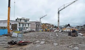  ?? FOTO: BECKER&BREDEL ?? Am Franzenbru­nnen wird im ersten Bauabschni­tt der neuen Siedlung bereits seit Herbst gebaut.