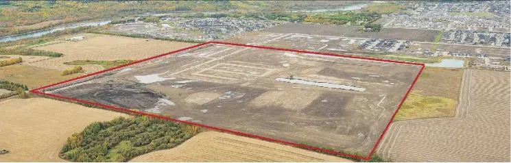  ??  ?? The Arbours of Keswick neighbourh­ood, outlined in red, will encompass 160 acres and include more than 1,000 homes.