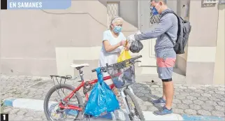  ?? JUAN FAUSTOS/ EXPRESO ?? 1 La fortaleza para levantar al otro
1. Las compras. Enrique Bravo entrega el mandado a una de sus vecinas de la tercera edad, en Samanes. Él, para movilizars­e, utiliza una bicicleta, así puede salir a ayudar todos los días.
2. Víveres. El comité de la urbanizaci­ón de La Puntilla, vía a Samborondó­n, ayer entregó banano al personal del servicio que laboran en dicho lugar.