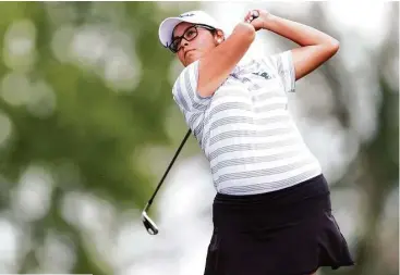  ?? Wilf Thorne photos ?? Kingwood Park’s Ariana Saenz, top, and Tori Gatling were among the leaders as the defending Class 5A state champ Panthers earned their second consecutiv­e trip to the state tournament.