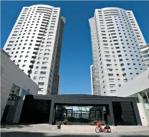  ??  ?? As Twin Towers são um empreendim­ento imobiliári­o localizado em Sete Rios