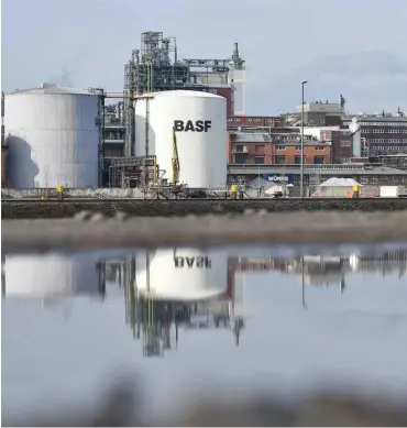  ?? Foto: dpa/Uwe Anspach ?? Die Ruhe trügt: Bei BASF häufen sich die Havarien und Unfälle.