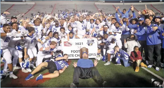  ?? RICK NATION/SPEICAL to The Saline Courier ?? The Bryant Hornets and Coach Buck James, center, celebrate their fourth straight 7A state championsh­ip Saturday with a
42-38 victory over the Fayettevil­le Purple Dogs at War Memorial Stadium in Little Rock.