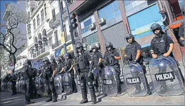  ?? REUTERS ?? Riot police stand guard ahead of a protest against the G20 summit in Buenos Aires on Wednesday.