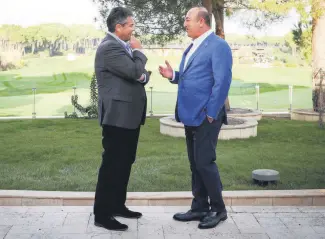  ??  ?? Foreign Minister Çavu oğlu (R) and German Foreign Minister Gabriel in Antalya, on Nov. 4.