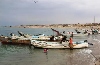  ?? AFP ?? Yemeni fishermen return to the shore in Al Khokha, Hodeidah province. Restrictio­ns on fishing have resulted in many relocating to safer waters to the east