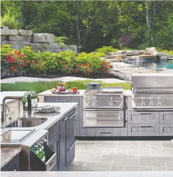  ?? OUTERIORS PHOTO ?? Outdoor kitchen cabinets are engineered to withstand Canadian winters.