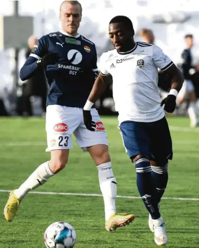  ?? FOTO: MARIUS GUNDERSEN ?? NYTT TAP: John Phillipe Koko og Arendal Fotball har tidligere møtt eliteserie­motstand i sesongoppk­jøringen, da de møtte Strømsgods­et. Søndag ettermidda­g ventet Sarpsborg på motsatt halvdel.