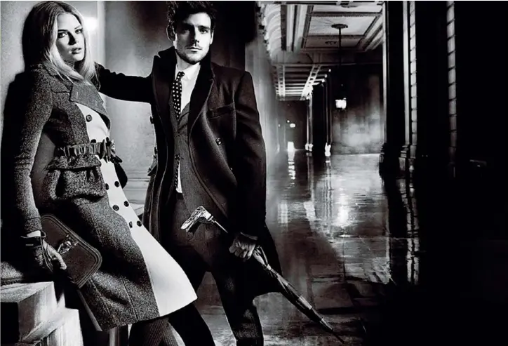  ??  ?? ANOTHER MARIO TESTINO CAMPAIGN IN BACK AND WHITE SHOT FOR BURBERRY ( ABOVE); DIESEL’S NEW CAMPAIGN PORTRAYS A DIESEL LOVER AS SEXY AND CONFIDENT: BEAUTIFUL WOMAN CUDDLING UP TO A ROBOT ( LEFT)