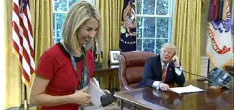  ??  ?? Caitriona Perry reacts as US President Donald Trump speaks to her in the Oval Office