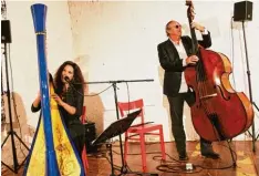  ?? Foto: Dieter Mack ?? Brasiliani­sche Klänge gab es in Reimlingen von Cristina Braga und Ricardo Medeiros zu hören.