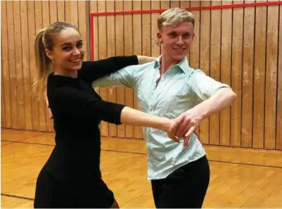  ?? FOTO: PRIVAT ?? Julie Gudim Bjerkås (17) og Ole Thomas Hansen (19) på sin siste dansetreni­ng i Vågsbygd Samfunnshu­s før avreise til Vm-byen Warszawa.