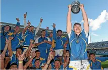  ?? GETTY IMAGES ?? St Peter’s College captain Niko Jones hoists the cup for the Auckland secondary schools rugby crown.