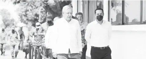  ??  ?? El presidente Andrés Manuel López Obrador con Mauricio Vila Dosal, gobernador de Yucatán