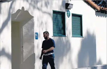  ?? Luis Sinco Los Angeles Times ?? RORY MORONEY was arrested at this restroom in Long Beach’s Recreation Park. “They were targeting. That’s not right,” he said.