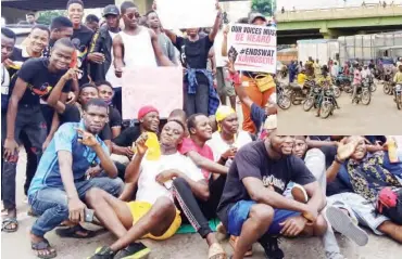  ??  ?? #EndSARS protesters in Abeokuta, Ogun State, on Friday.