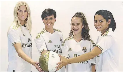  ?? FOTO: TWITTER REAL MADRID ?? Maite Oroz
La exjugadora del Athletic, con algunas de sus nuevas compañeras en el Real Madrid