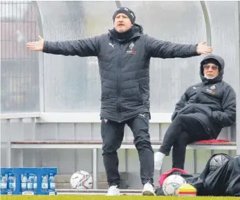  ?? FOTO: VAN DER VELDEN/IMAGO IMAGES ?? Heiko Vogel, ehemals Meistertra­iner des FC Basel, agiert mitunter durchaus emotional.