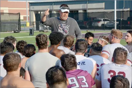  ?? Graham Thomas/Herald-Leader ?? Siloam Springs head football coach Brandon Craig speaks to the Panthers after an August practice last fall.